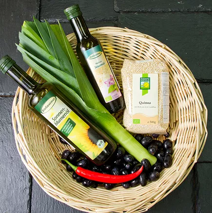 Киноа с луком порей и свежим виноградом